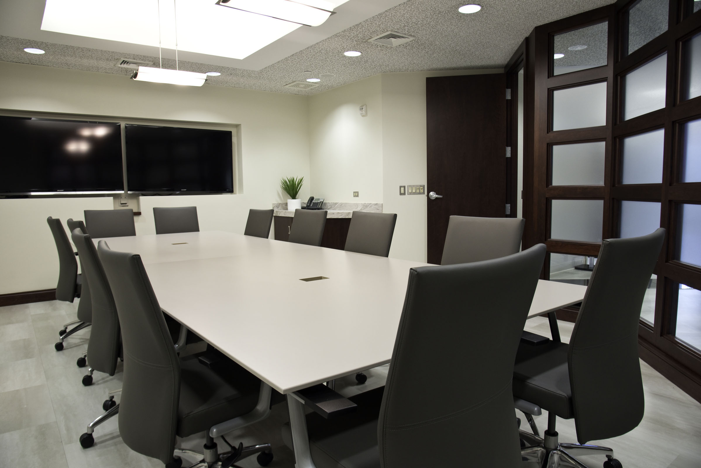 Virtual Office Meeting Rooms - American Executive Centers